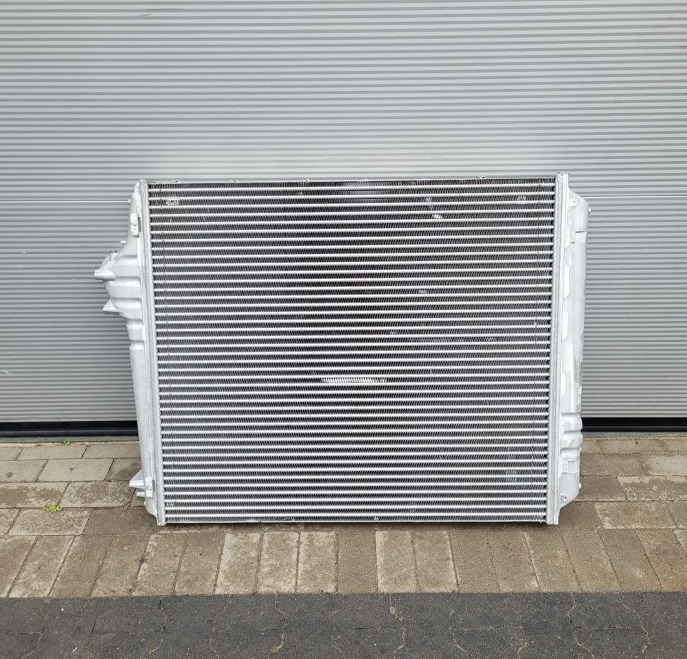 INTERCOOLER VOLVO FH4 FH5 21631996 SZCZELNY 2024 R - Intercooler para Camión: foto 2 INTERCOOLER VOLVO FH4 FH5 21631996 SZCZELNY 2024 R - Intercooler para Camión: foto 2
