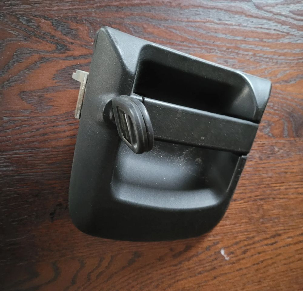 KLAMKA MAN TGX TGS TGL - Puerta y piezas para Camión: foto 1 KLAMKA MAN TGX TGS TGL - Puerta y piezas para Camión: foto 1