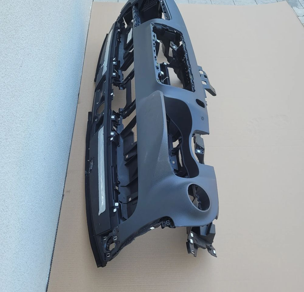 KONSOLA MERCEDES SPRINTER W910 W907 - Salpicadero para Camión: foto 3 KONSOLA MERCEDES SPRINTER W910 W907 - Salpicadero para Camión: foto 3