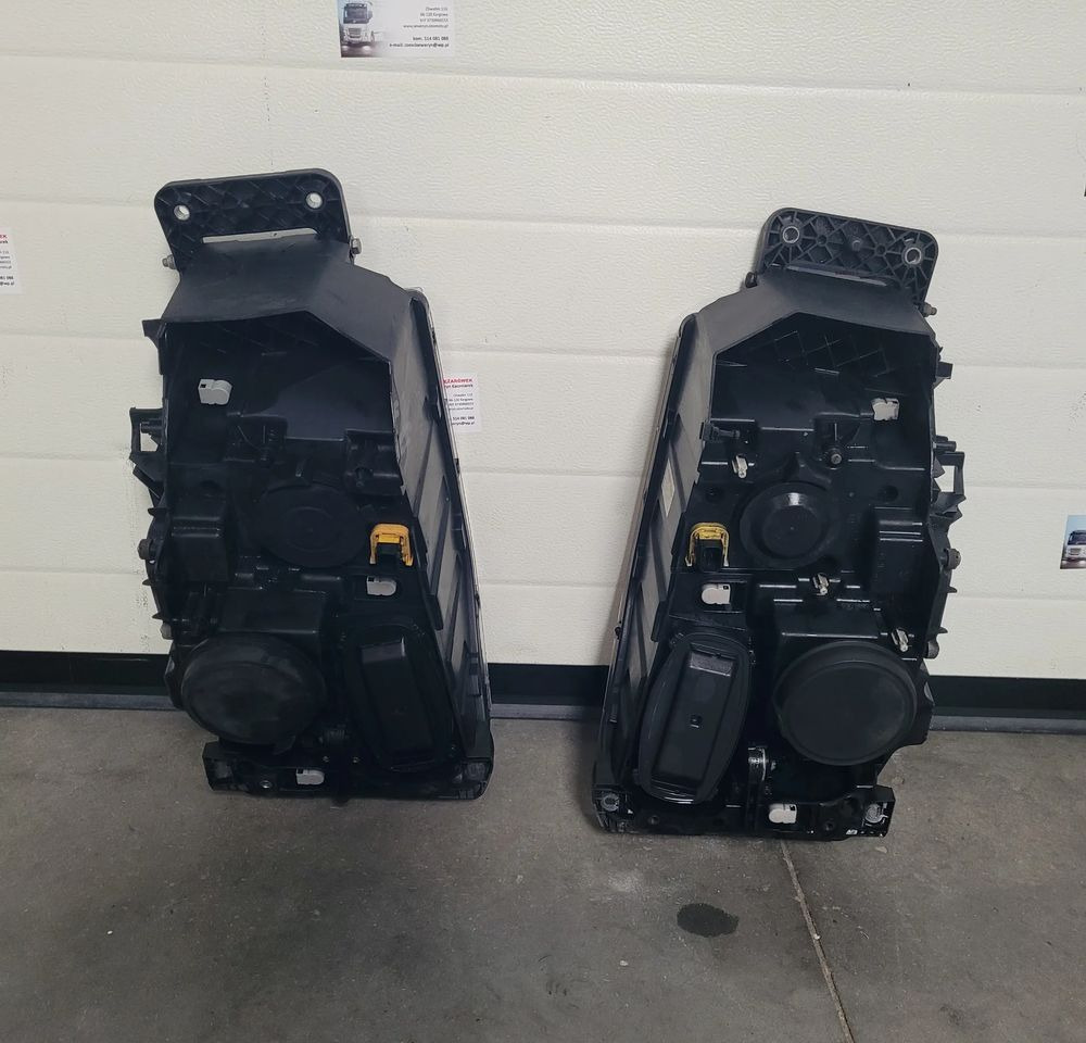 LAMPA XENON RENAULT RANGE T PRAWA LEWA - Luz/ Iluminación para Camión: foto 4 LAMPA XENON RENAULT RANGE T PRAWA LEWA - Luz/ Iluminación para Camión: foto 4