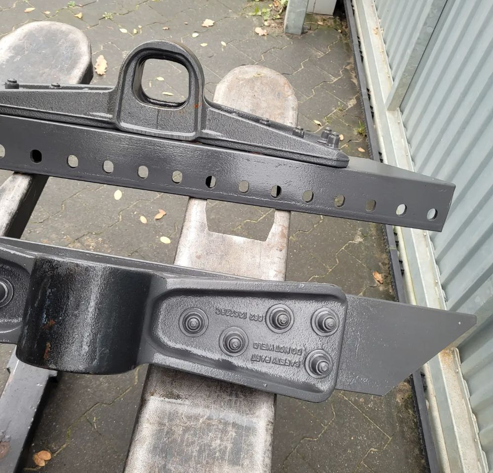 ŁAPY MOCOWANIE SIODLA VOLVO HOLLAND 126239C - Quinta rueda para Camión: foto 3 ŁAPY MOCOWANIE SIODLA VOLVO HOLLAND 126239C - Quinta rueda para Camión: foto 3