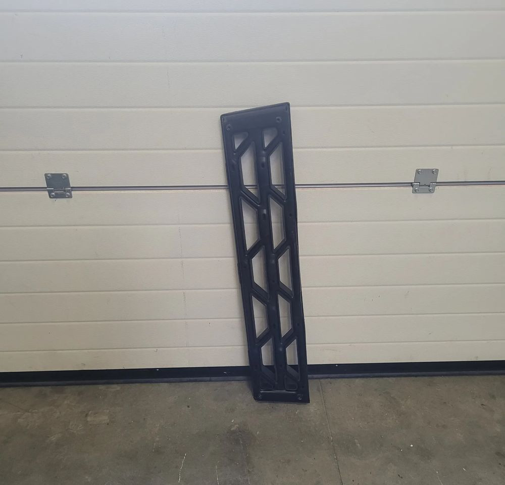 ŁAWKA STOPNIEN RENAULT RANGE T GAMA - Peldaño para Camión: foto 2 ŁAWKA STOPNIEN RENAULT RANGE T GAMA - Peldaño para Camión: foto 2