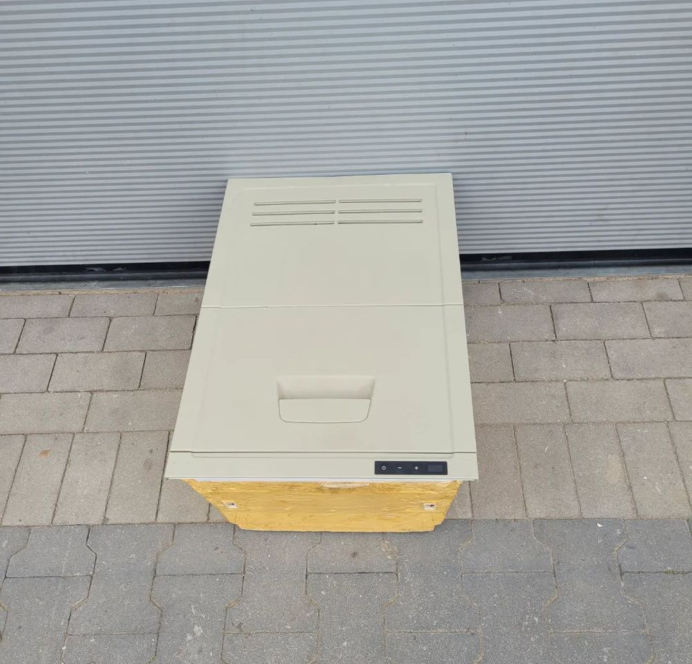 LODÓWKA VOLVO FH4 ORYGINAŁ NABITA NOWY PAROWNIK - Carrocería y exterior para Camión: foto 1 LODÓWKA VOLVO FH4 ORYGINAŁ NABITA NOWY PAROWNIK - Carrocería y exterior para Camión: foto 1