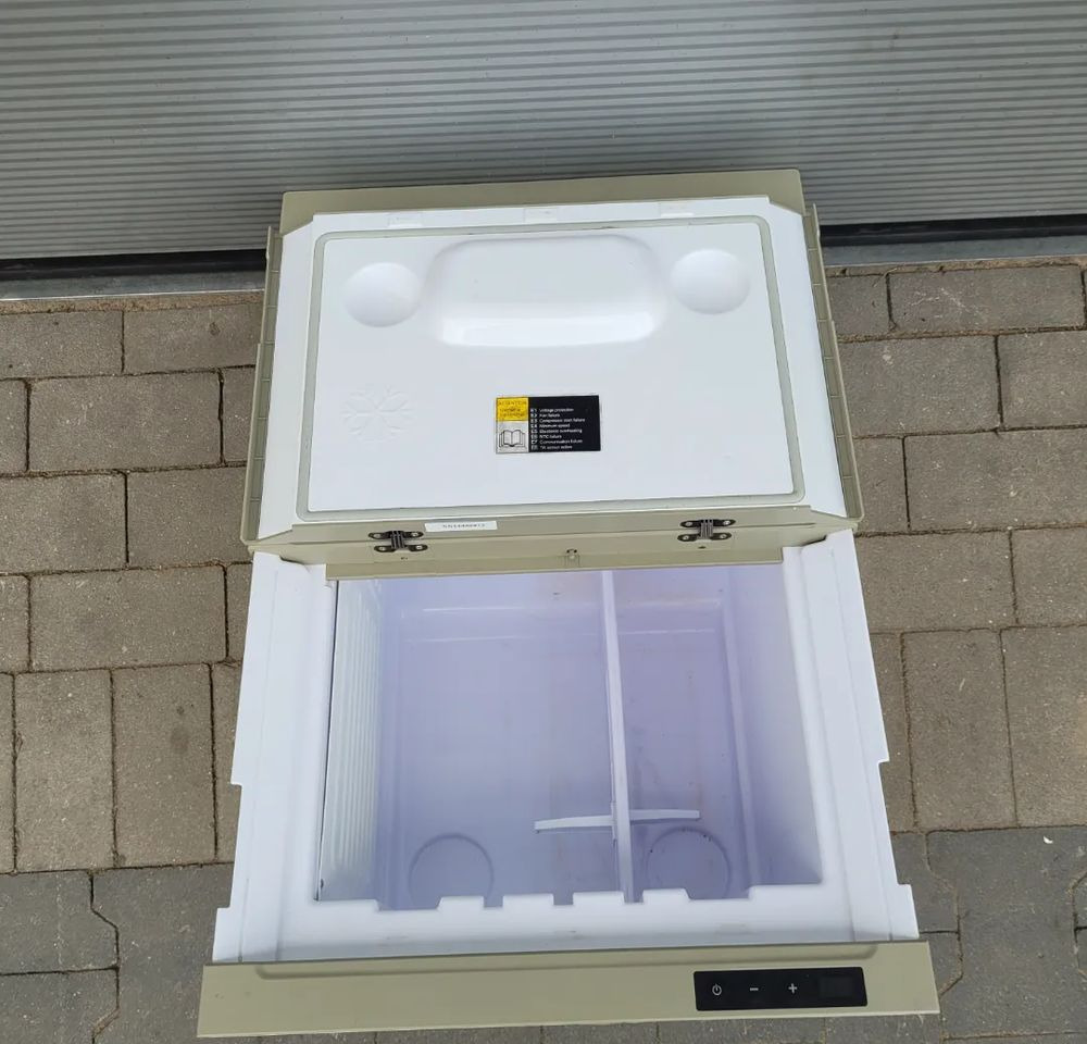 LODÓWKA VOLVO FH4 ORYGINAŁ NABITA NOWY PAROWNIK - Carrocería y exterior para Camión: foto 2 LODÓWKA VOLVO FH4 ORYGINAŁ NABITA NOWY PAROWNIK - Carrocería y exterior para Camión: foto 2