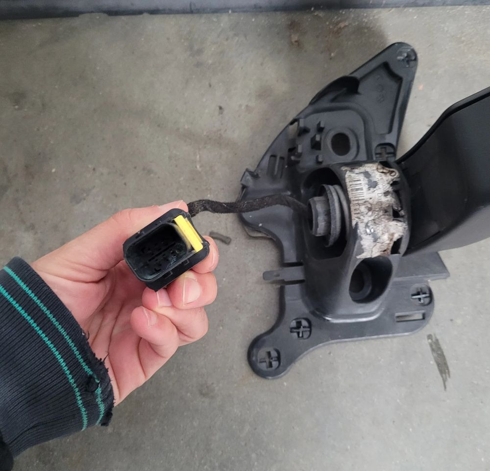 LUSTERKO VOLVO FH4 FH5 RH ORYGINAŁ CHWALIM116 - Espejo retrovisor para Camión: foto 3 LUSTERKO VOLVO FH4 FH5 RH ORYGINAŁ CHWALIM116 - Espejo retrovisor para Camión: foto 3