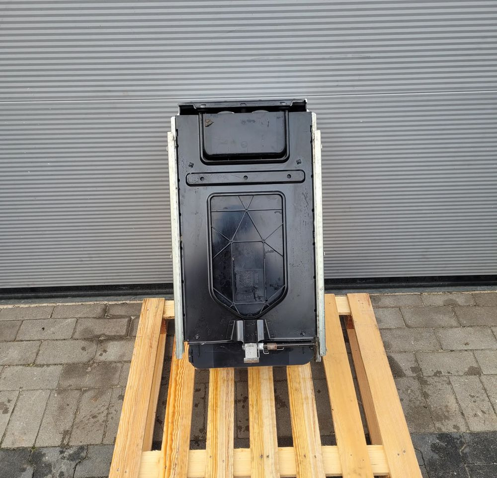 SCHOWEK BOX DAF XF 106 LIFT ORYGINAŁ CHWALIM116 - Cabina e interior para Camión: foto 4 SCHOWEK BOX DAF XF 106 LIFT ORYGINAŁ CHWALIM116 - Cabina e interior para Camión: foto 4