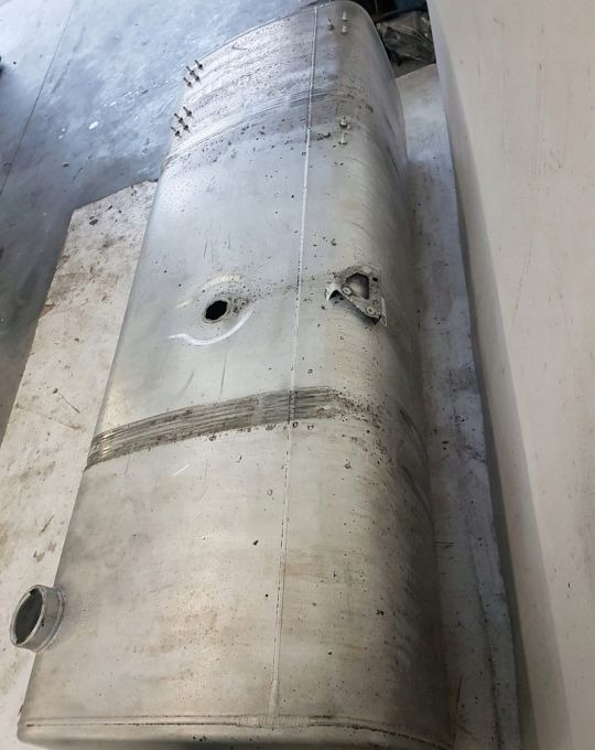 ZBIORNIK PALIWA DAF 1945568 690L 200X70X60 - Depósito de combustible para Camión: foto 2 ZBIORNIK PALIWA DAF 1945568 690L 200X70X60 - Depósito de combustible para Camión: foto 2