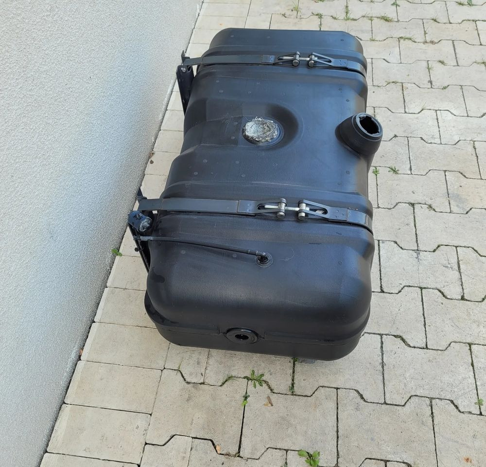 ZBIORNIK PALIWA NISSANA CABSTAR MAXITY - Depósito de combustible para Camión: foto 3 ZBIORNIK PALIWA NISSANA CABSTAR MAXITY - Depósito de combustible para Camión: foto 3