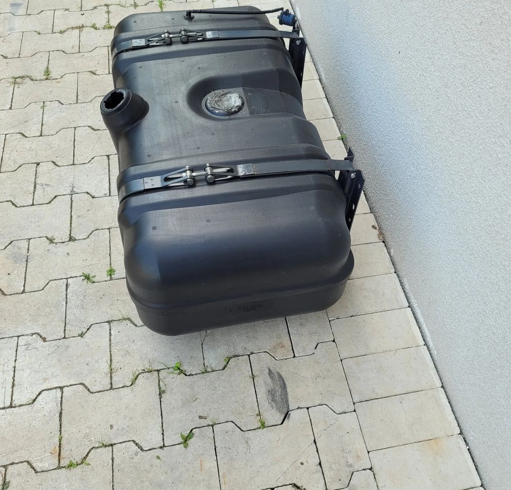 ZBIORNIK PALIWA NISSANA CABSTAR MAXITY - Depósito de combustible para Camión: foto 2 ZBIORNIK PALIWA NISSANA CABSTAR MAXITY - Depósito de combustible para Camión: foto 2