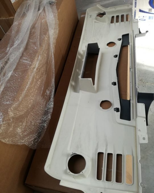 ZDERZAK RENAULT MAGNUM DXI NOWY - Parachoques para Camión: foto 4 ZDERZAK RENAULT MAGNUM DXI NOWY - Parachoques para Camión: foto 4