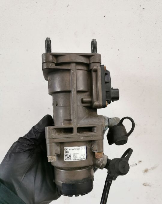 Zawór GŁÓWNY HAMULCA ACTROS MP4 A0044311506 KNOR - Válvula de freno para Camión: foto 1 Zawór GŁÓWNY HAMULCA ACTROS MP4 A0044311506 KNOR - Válvula de freno para Camión: foto 1