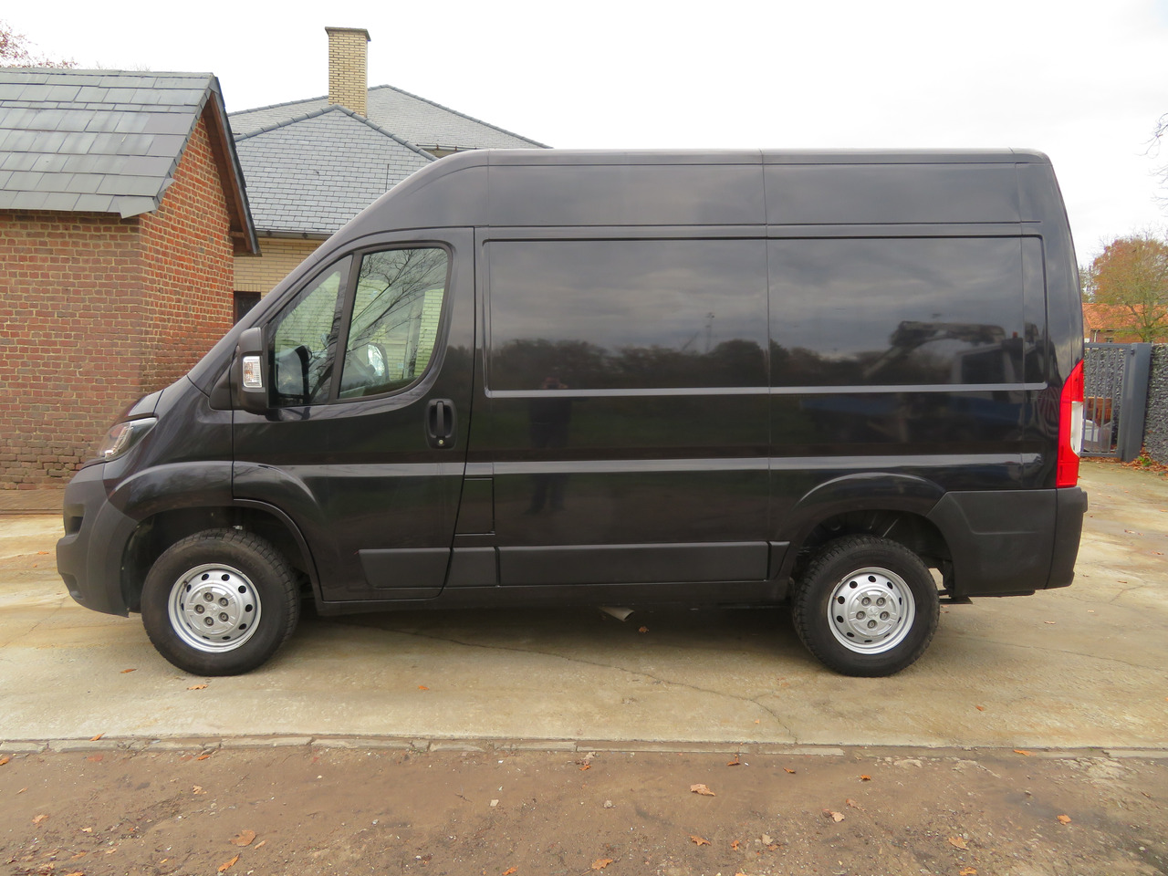 Peugeot Boxer 2.2 BlueHDI L1H2 premium - Furgoneta pequeña: foto 4 Peugeot Boxer 2.2 BlueHDI L1H2 premium - Furgoneta pequeña: foto 4