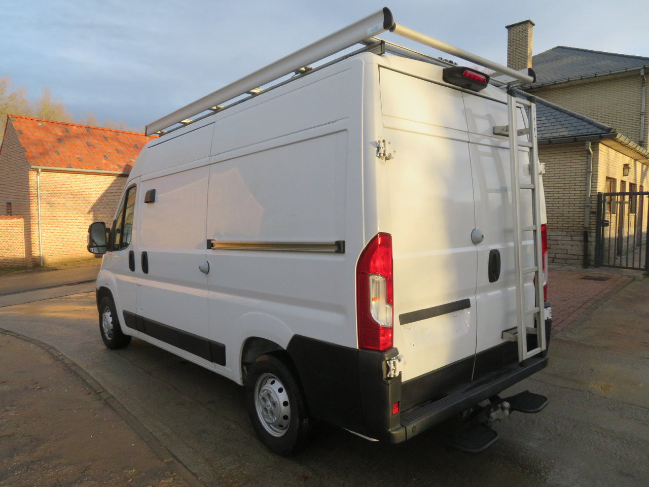 Peugeot Boxer 2.2 BlueHDI L2H2 dubbel schuifdeur - Furgón: foto 5 Peugeot Boxer 2.2 BlueHDI L2H2 dubbel schuifdeur - Furgón: foto 5