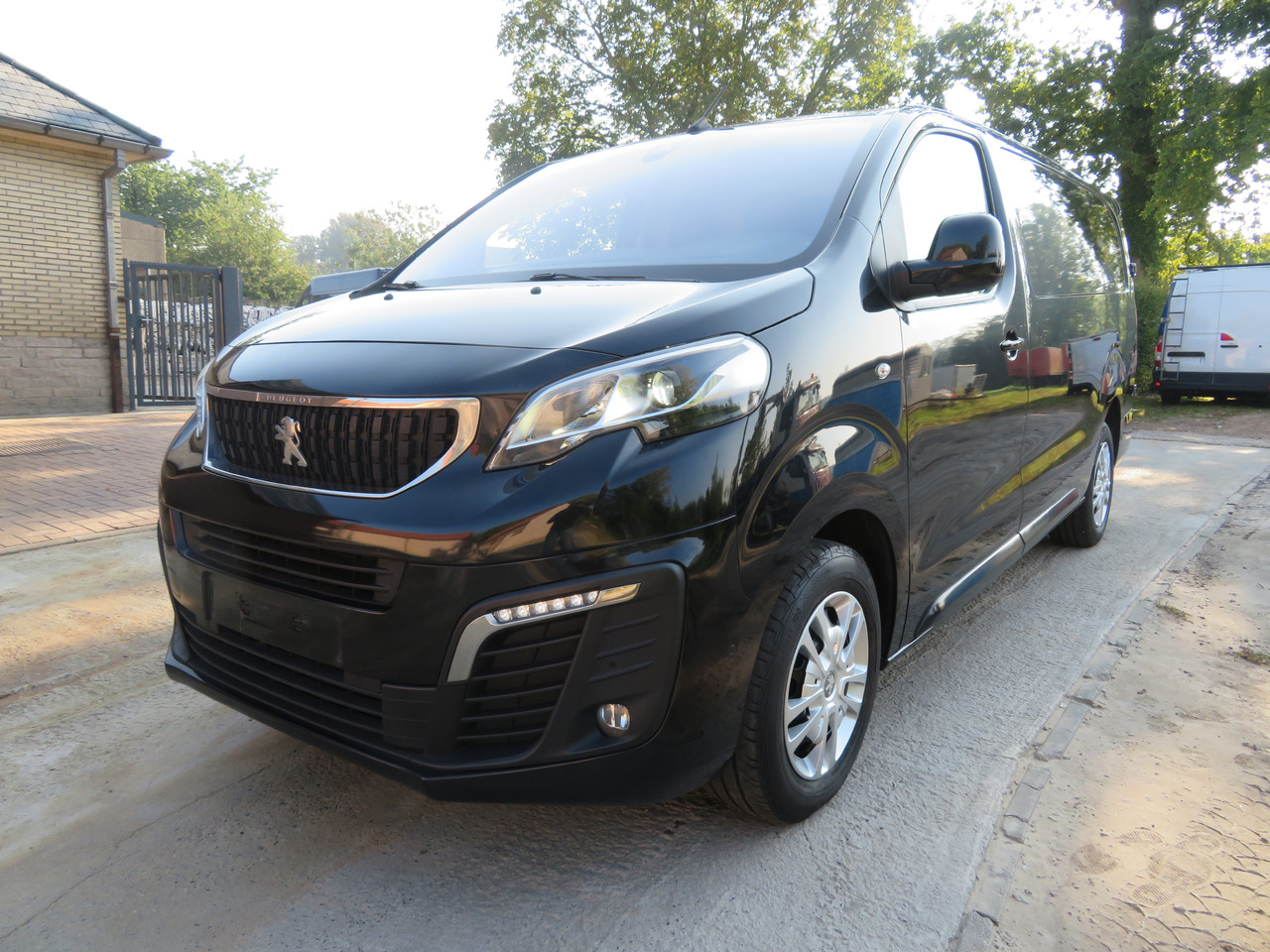 Peugeot Expert 2.0 BlueHDi - L3 - Automaat - Furgón: foto 3 Peugeot Expert 2.0 BlueHDi - L3 - Automaat - Furgón: foto 3