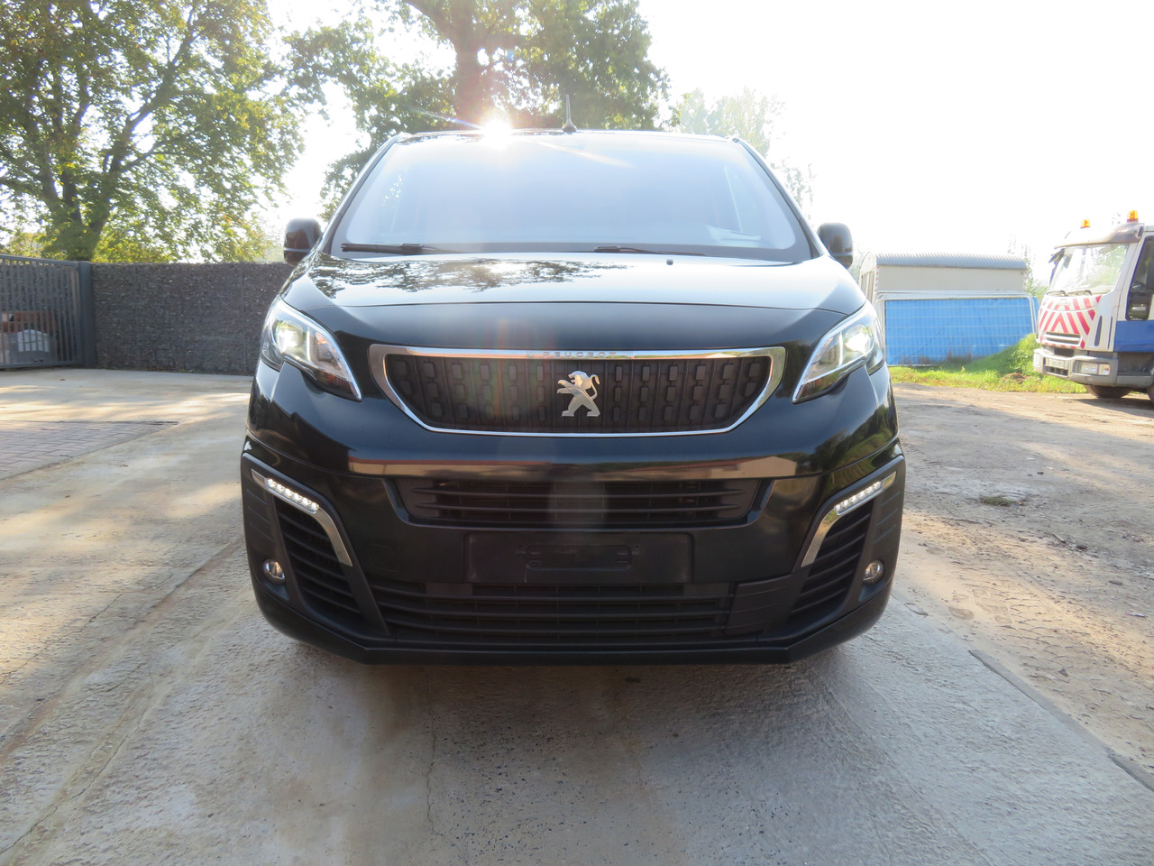 Peugeot Expert 2.0 BlueHDi - L3 - Automaat - Furgón: foto 2 Peugeot Expert 2.0 BlueHDi - L3 - Automaat - Furgón: foto 2