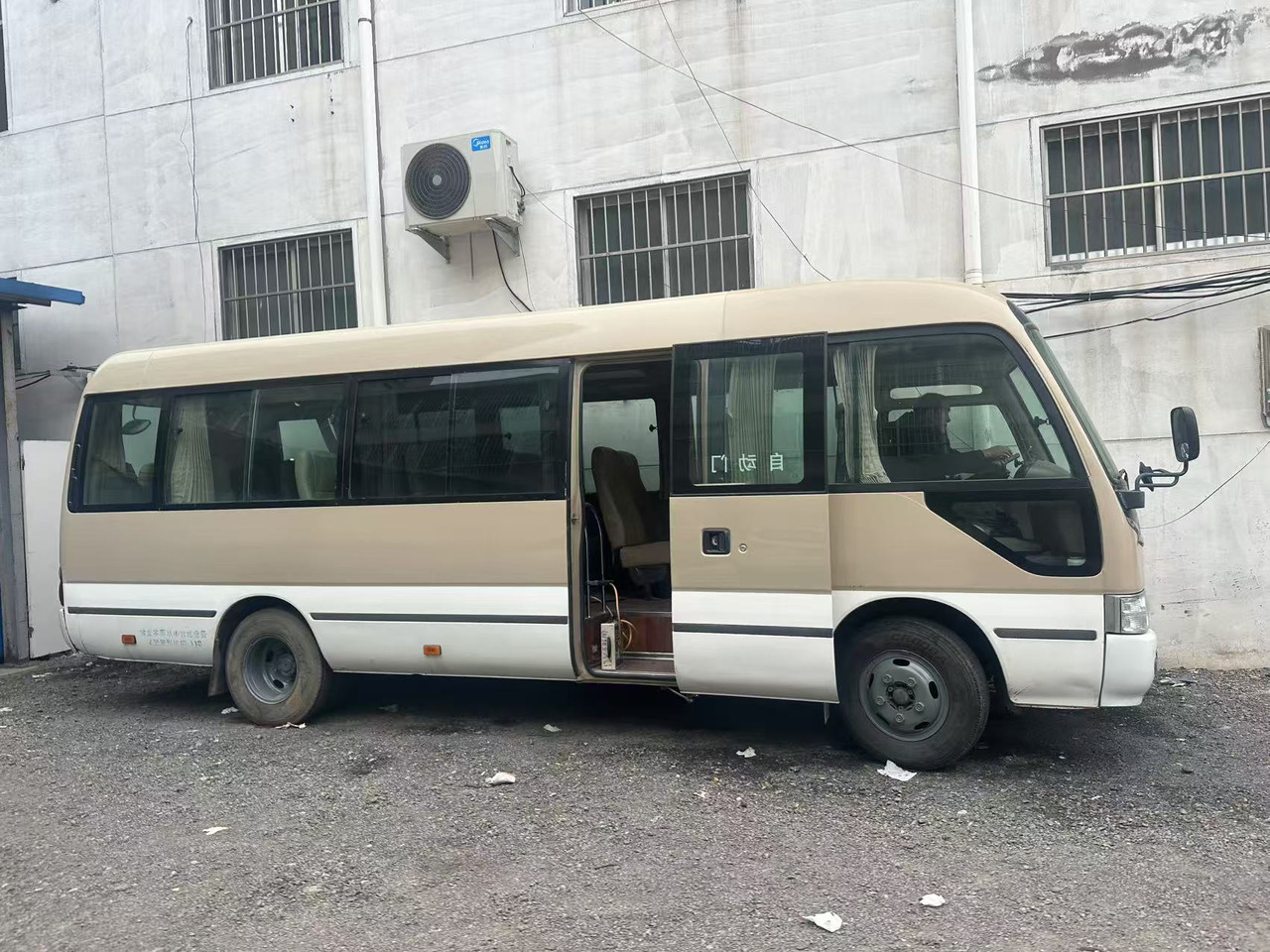 TOYOTA Coaster - Autobús: foto 3 TOYOTA Coaster - Autobús: foto 3