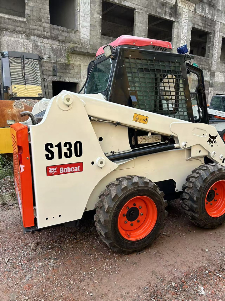BOBCAT Skid Steer Loader S130 - Minicargadora: foto 2 BOBCAT Skid Steer Loader S130 - Minicargadora: foto 2