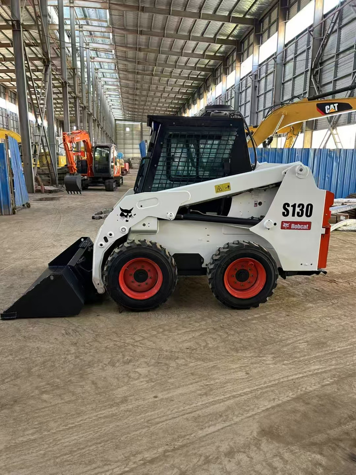 BOBCAT Skid Steer Loader S130 - Minicargadora: foto 1 BOBCAT Skid Steer Loader S130 - Minicargadora: foto 1