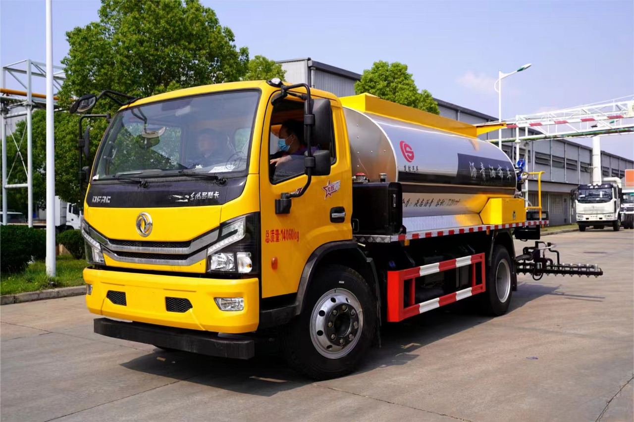 DONGFENG Asphalt Spreader - Cisterna de riego asfáltico: foto 3 DONGFENG Asphalt Spreader - Cisterna de riego asfáltico: foto 3