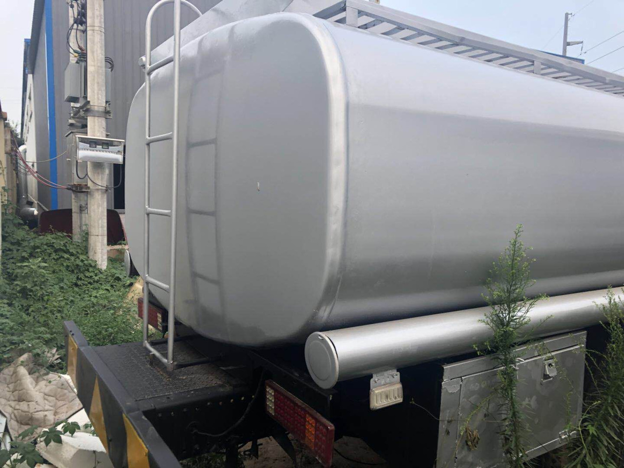 DONGFENG fuel tanker CLICK HERE FOR DISCOUNT - Camión cisterna: foto 4 DONGFENG fuel tanker CLICK HERE FOR DISCOUNT - Camión cisterna: foto 4