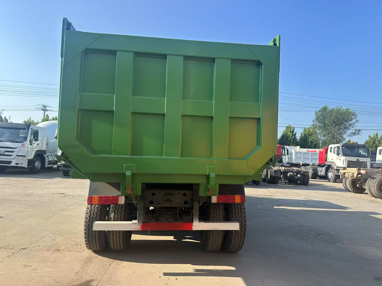 HOWO Dump Truck 6x4 With Crash Barriers - Camión volquete: foto 5 HOWO Dump Truck 6x4 With Crash Barriers - Camión volquete: foto 5