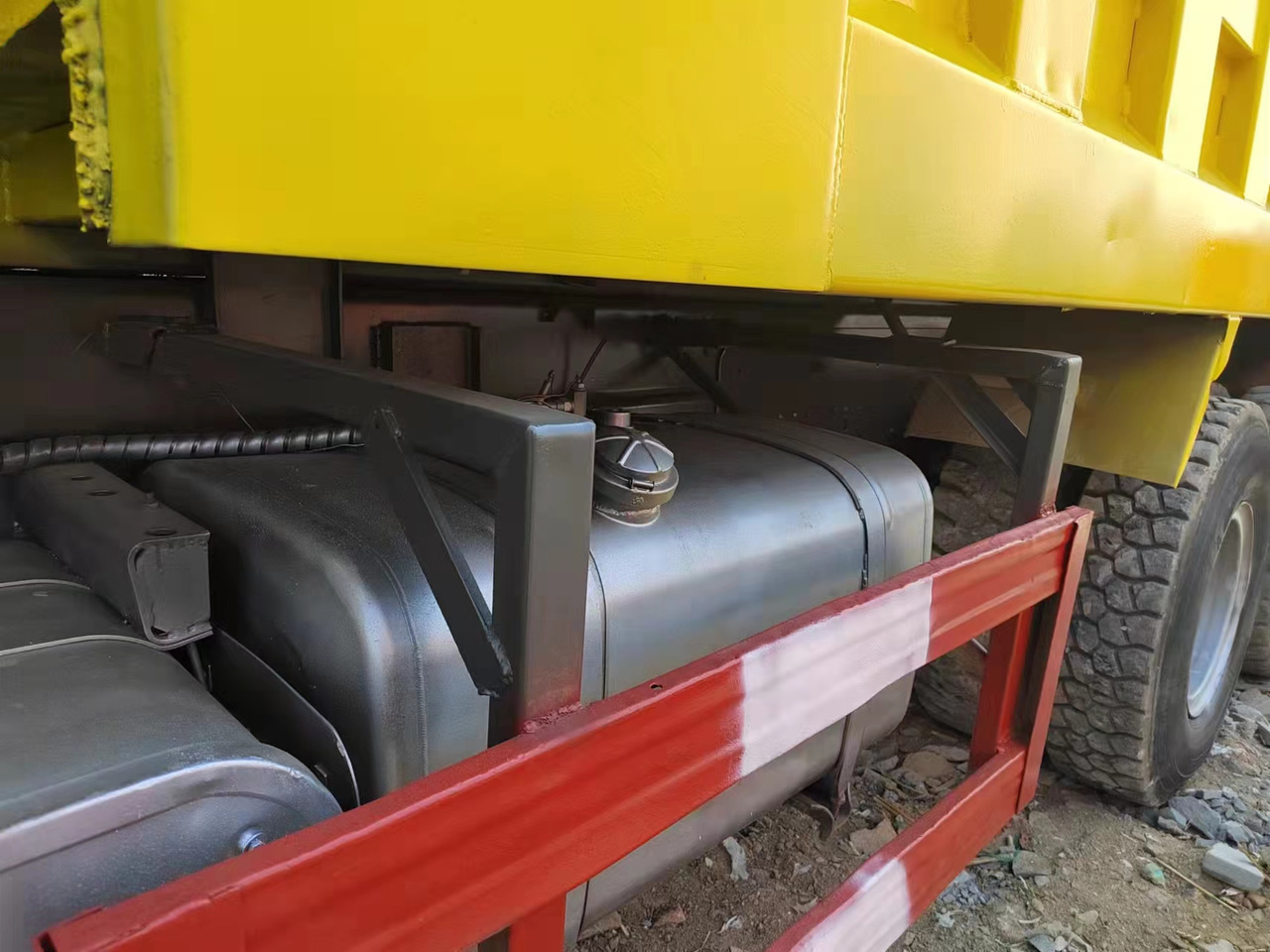 HOWO Dump truck 371 6/4 Click Here for Discount - Camión volquete: foto 2 HOWO Dump truck 371 6/4 Click Here for Discount - Camión volquete: foto 2