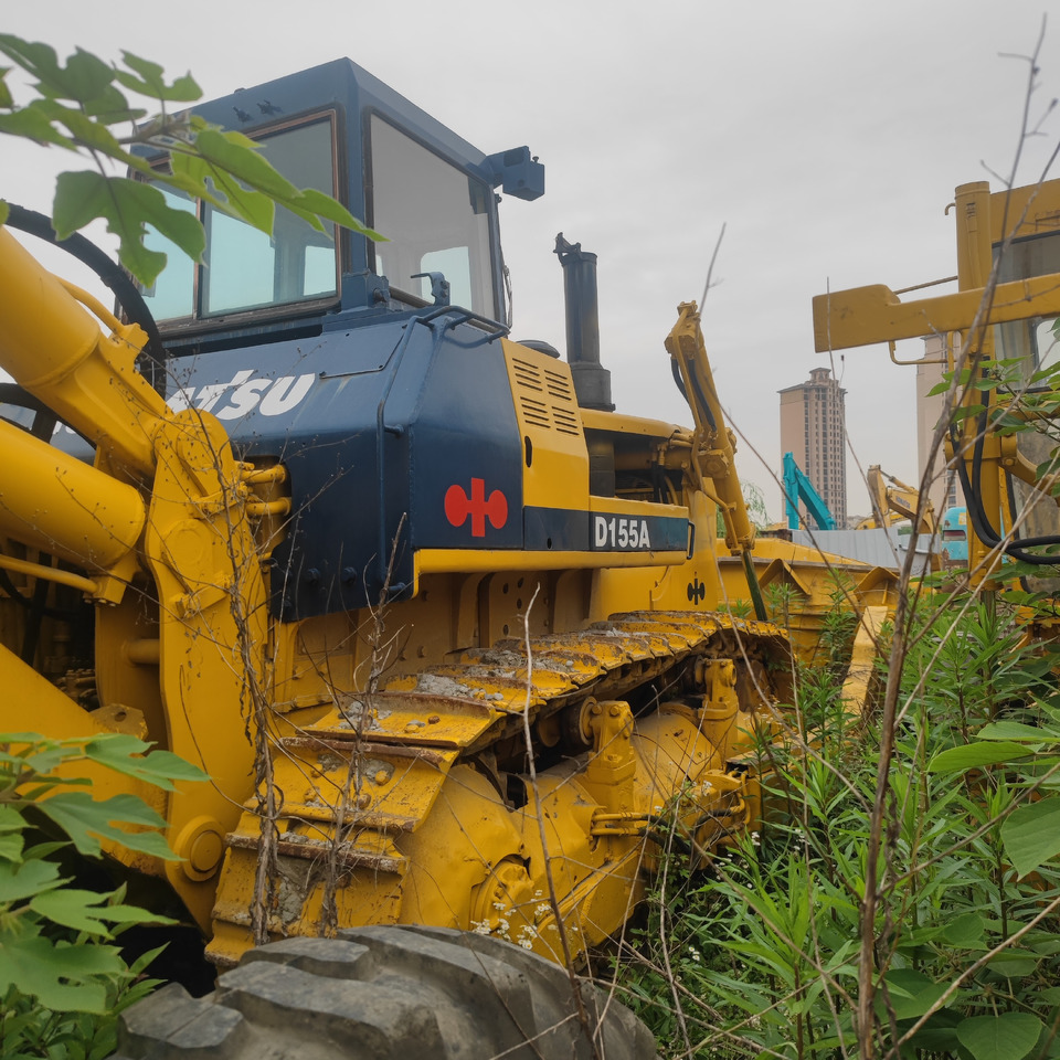 KOMATSU BULLDOZER D155A - Maquinaria de construcción: foto 1 KOMATSU BULLDOZER D155A - Maquinaria de construcción: foto 1
