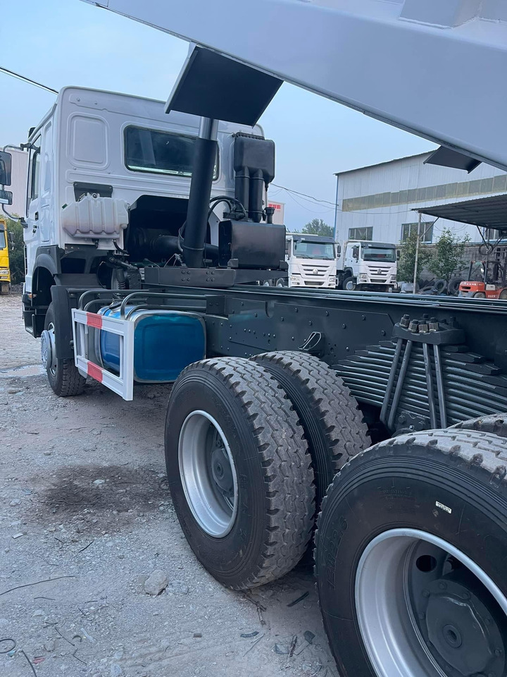SINOTRUK HOWO 371 6X4 CLICK HERE FOR DISCOUNT - Camión volquete: foto 4 SINOTRUK HOWO 371 6X4 CLICK HERE FOR DISCOUNT - Camión volquete: foto 4