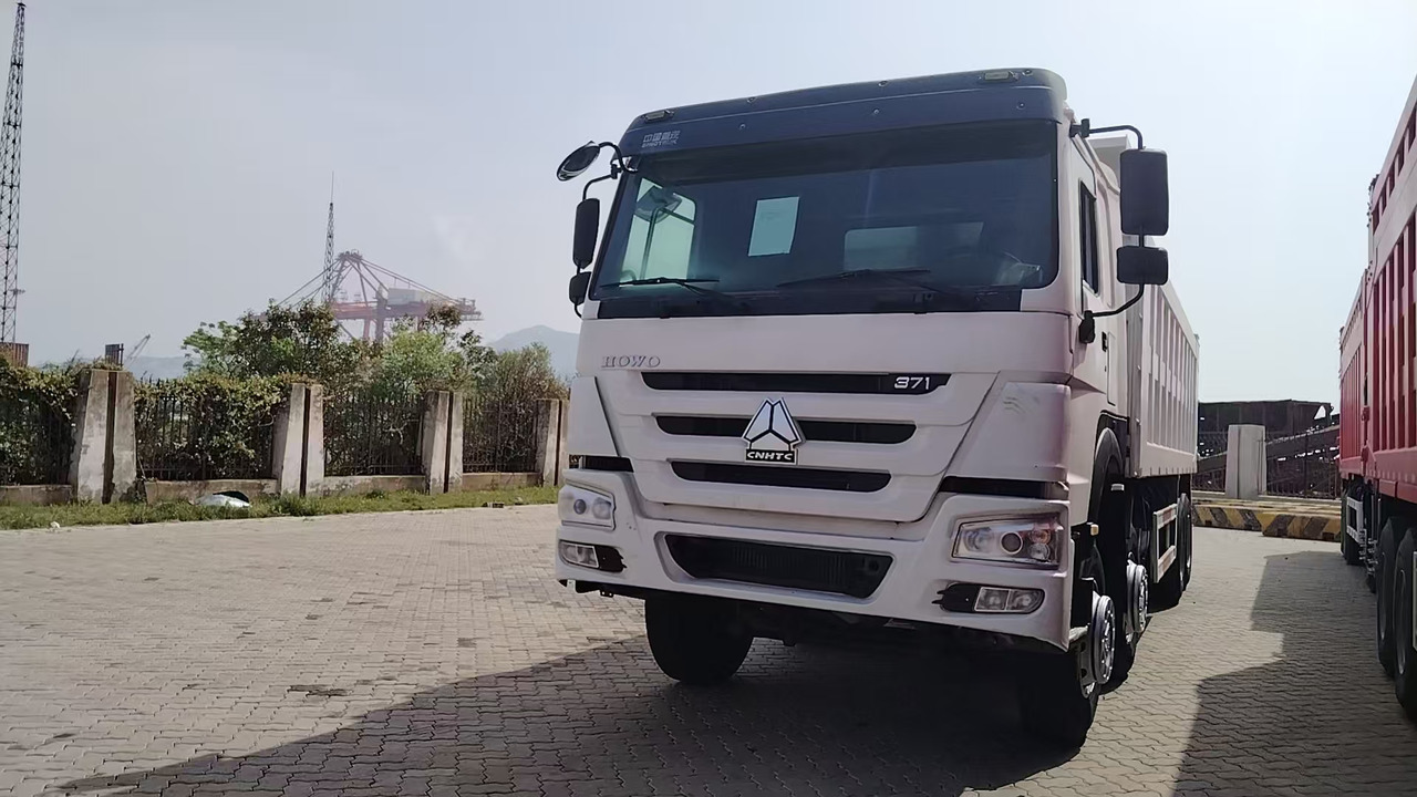 SINOTRUK HOWO 371 8x4 Dump Truck Click for Discount - Camión volquete: foto 1 SINOTRUK HOWO 371 8x4 Dump Truck Click for Discount - Camión volquete: foto 1
