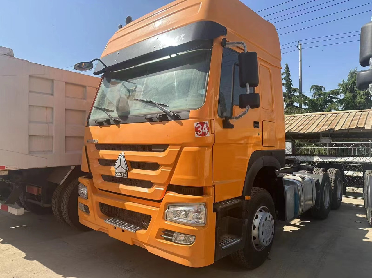 SINOTRUK HOWO 371 Tractor Unit Click for Discount - Camión volquete: foto 1 SINOTRUK HOWO 371 Tractor Unit Click for Discount - Camión volquete: foto 1