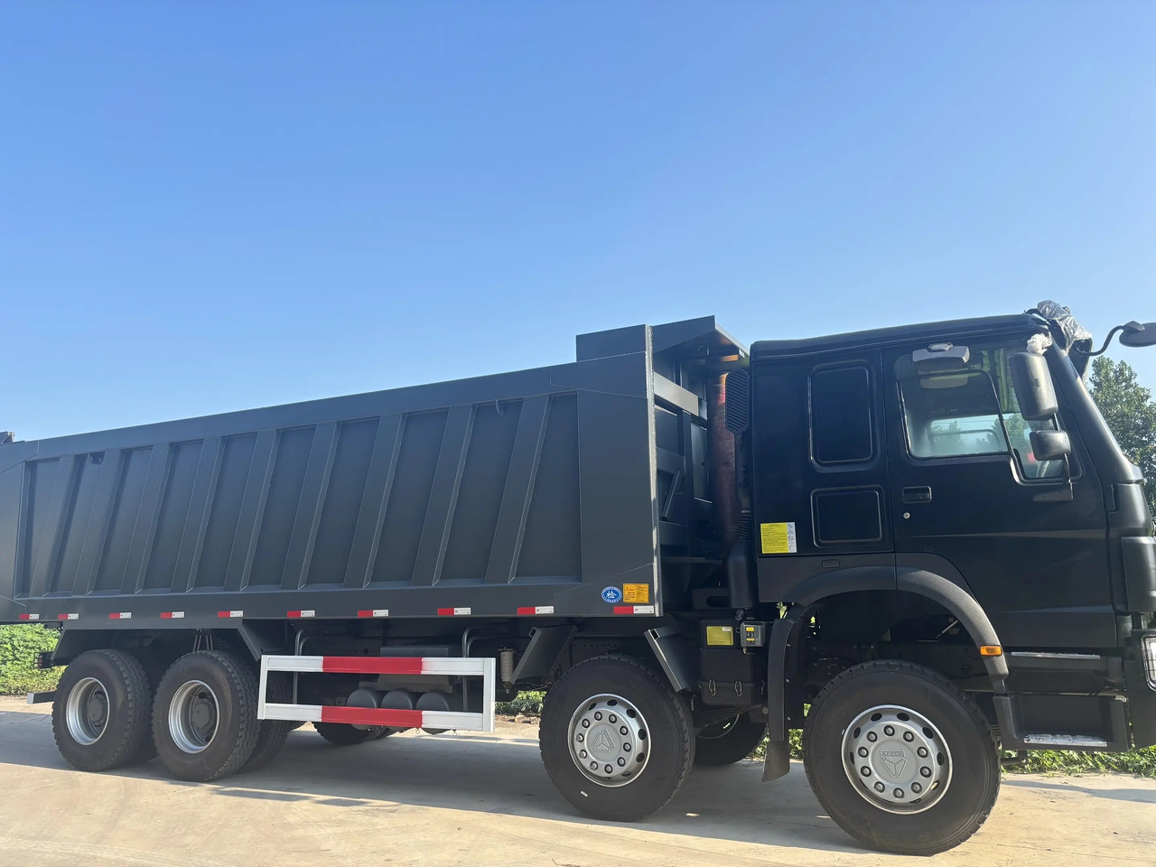 SINOTRUK HOWO 400 CLICK HERE FOR DISCOUNT - Camión volquete: foto 2 SINOTRUK HOWO 400 CLICK HERE FOR DISCOUNT - Camión volquete: foto 2