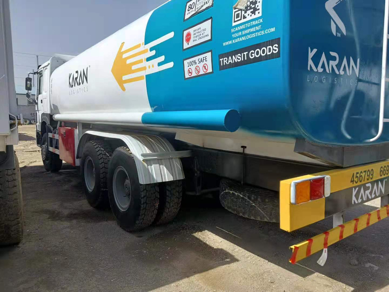 SINOTRUK Howo 371 Fuel Tanker Click Here For DISCOUNT - Camión cisterna: foto 1 SINOTRUK Howo 371 Fuel Tanker Click Here For DISCOUNT - Camión cisterna: foto 1