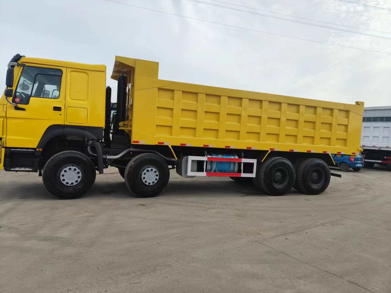 Sino HOWO 8x4 Dump Truck Click for Discount - Camión volquete: foto 2 Sino HOWO 8x4 Dump Truck Click for Discount - Camión volquete: foto 2