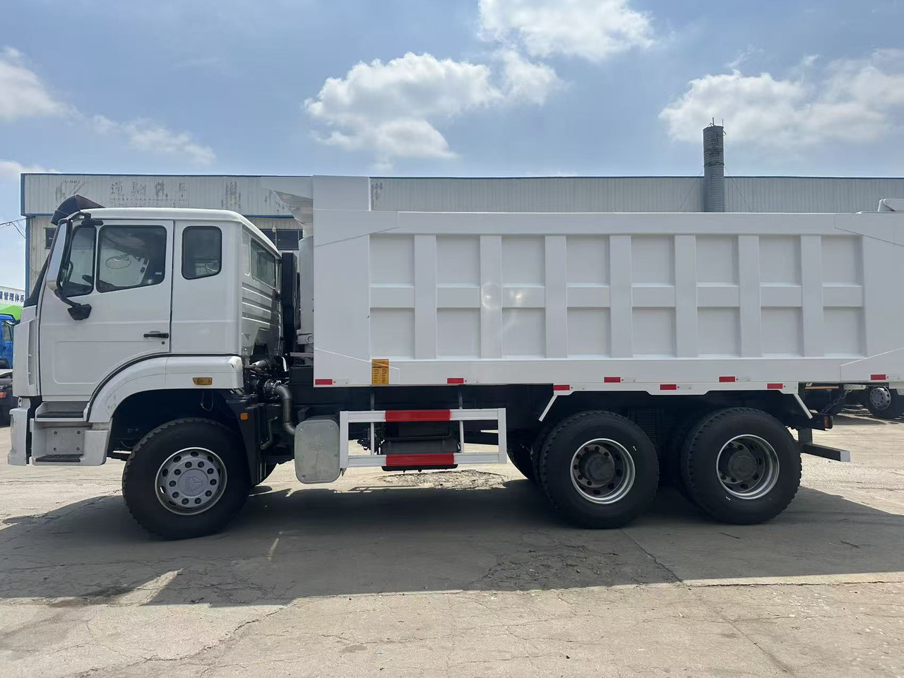 Sinotruk Howo Haohan 6x4 Heavy Duty Truck - Camión volquete: foto 4 Sinotruk Howo Haohan 6x4 Heavy Duty Truck - Camión volquete: foto 4