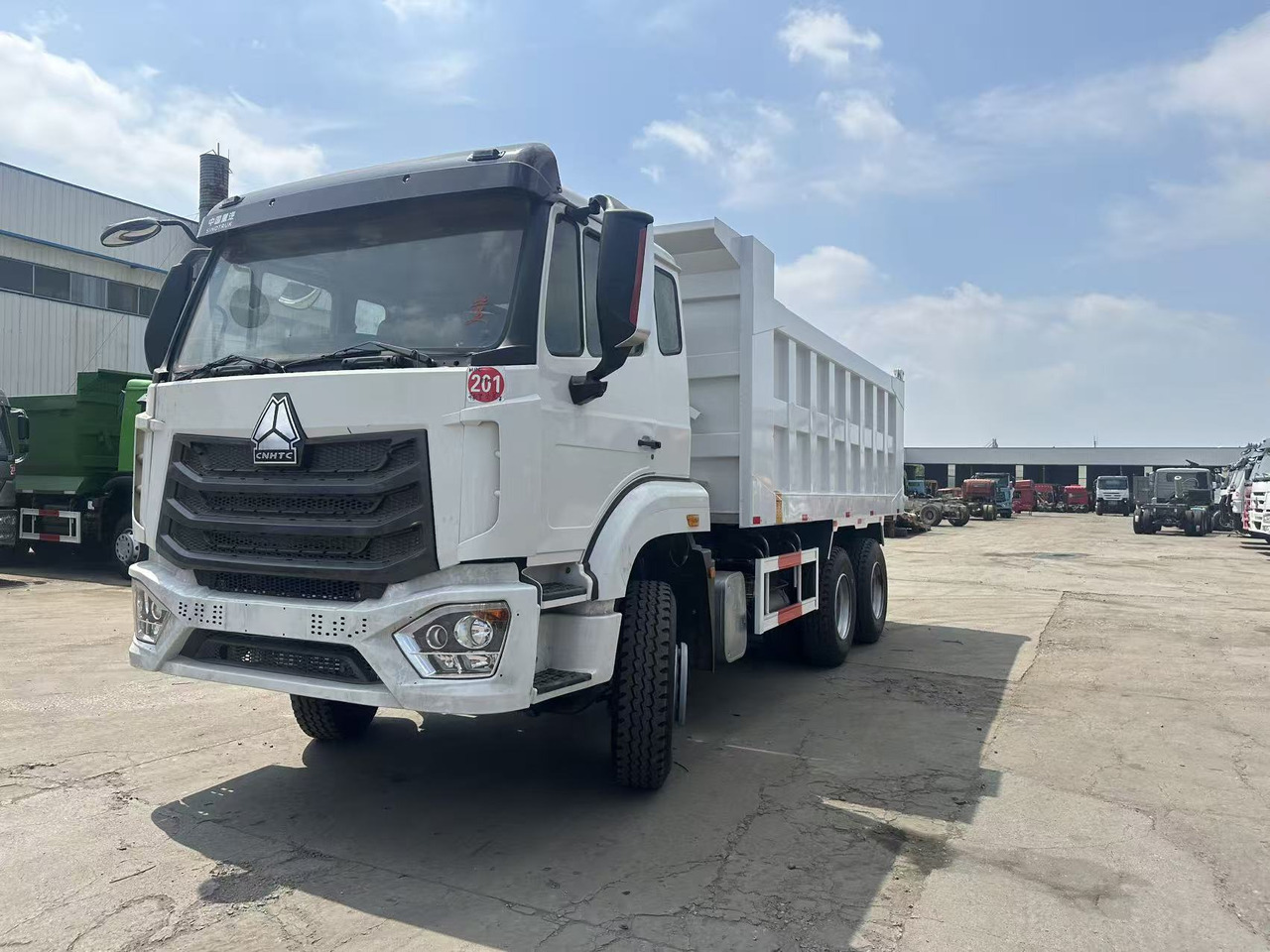 Sinotruk Howo Haohan 6x4 Heavy Duty Truck - Camión volquete: foto 1 Sinotruk Howo Haohan 6x4 Heavy Duty Truck - Camión volquete: foto 1