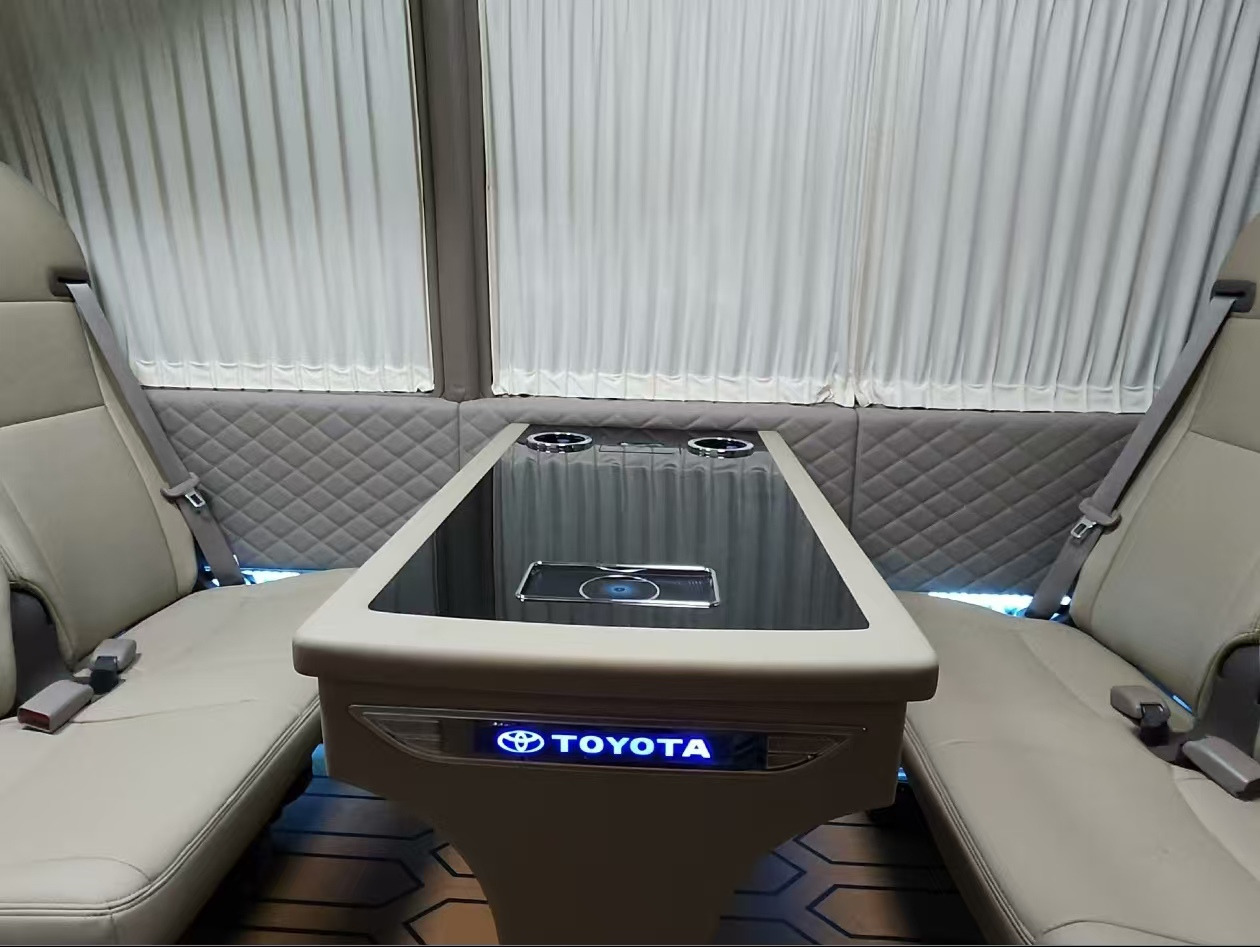 TOYOTA White Mini Bus Click Here for Discount - Autocar: foto 3 TOYOTA White Mini Bus Click Here for Discount - Autocar: foto 3