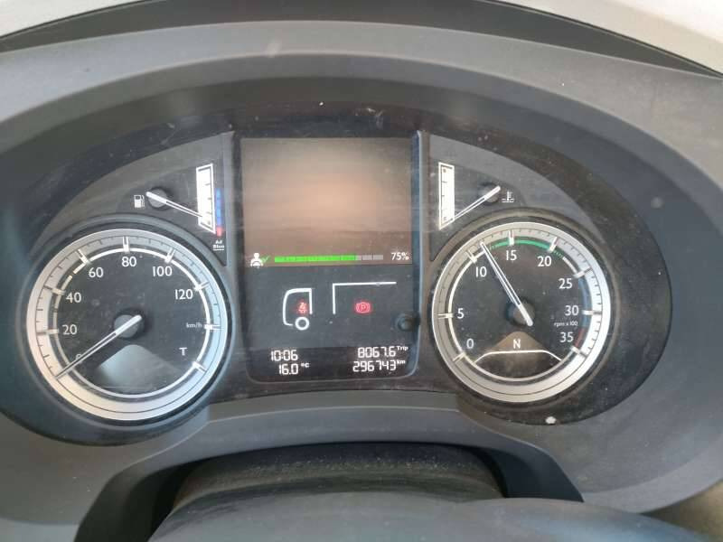 Camión caja cerrada Camion Porteur 12 TONNES 210 CV HAYON PORTE RELEVANTE: foto 8 Camión caja cerrada Camion Porteur 12 TONNES 210 CV HAYON PORTE RELEVANTE: foto 8