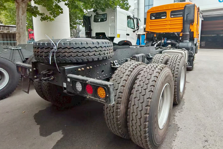 SHACMAN F3000 Shacman Truck Head for Sale in Saudi Arabia - Cabeza tractora: foto 3 SHACMAN F3000 Shacman Truck Head for Sale in Saudi Arabia - Cabeza tractora: foto 3