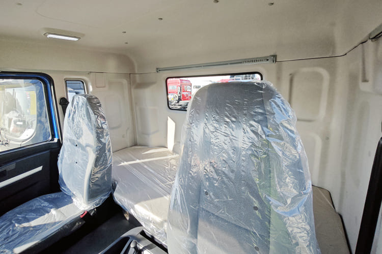 SHACMAN Shacman F3000 Truck Head for Sale in Saudi Arabia - Cabeza tractora: foto 5 SHACMAN Shacman F3000 Truck Head for Sale in Saudi Arabia - Cabeza tractora: foto 5