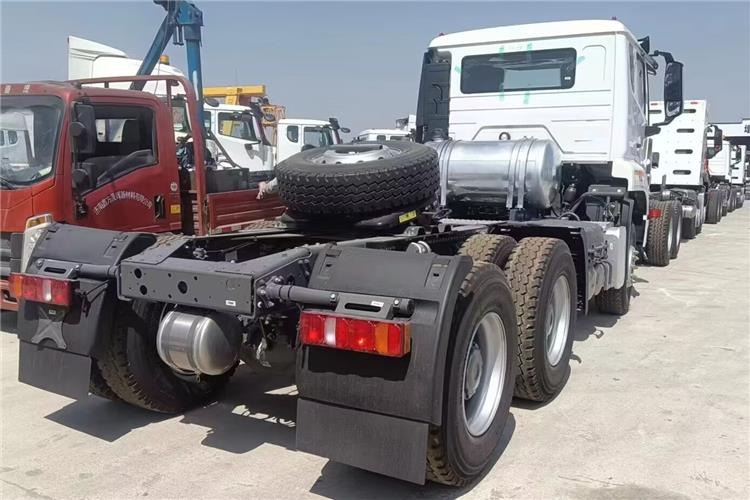 SINOTRUK Hohan NX Truck Price 371 hp 10 Wheeler for Sale In Tanzania - Cabeza tractora: foto 5 SINOTRUK Hohan NX Truck Price 371 hp 10 Wheeler for Sale In Tanzania - Cabeza tractora: foto 5