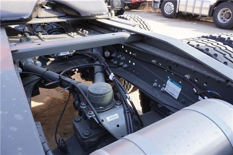 SINOTRUK Howo 371hp 6x4 10 Tires Truck Head for Sale In Jamaica - Cabeza tractora: foto 3 SINOTRUK Howo 371hp 6x4 10 Tires Truck Head for Sale In Jamaica - Cabeza tractora: foto 3