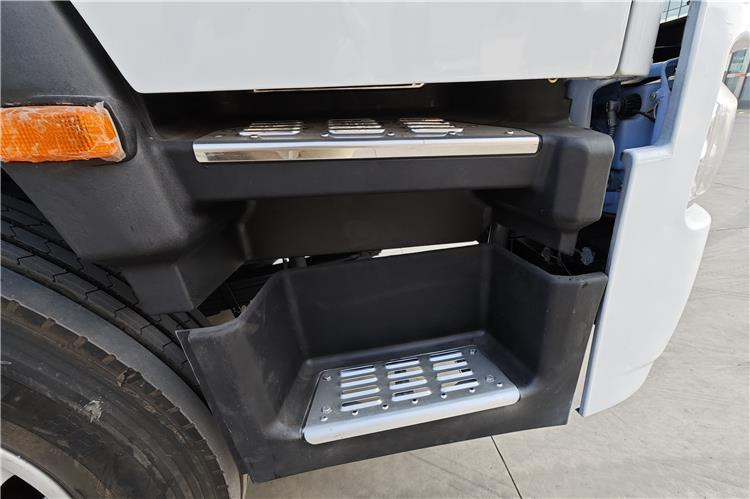 SINOTRUK Second Hand Howo 380hp 6x4 Truck Tractor for Sale In Tanzania - Cabeza tractora: foto 4 SINOTRUK Second Hand Howo 380hp 6x4 Truck Tractor for Sale In Tanzania - Cabeza tractora: foto 4