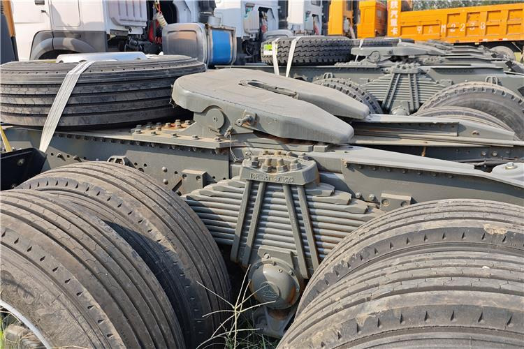 Sinotruk Used Howo Truck 371 hp 6x4 Head for Sale In Ghana Accra - Cabeza tractora: foto 3 Sinotruk Used Howo Truck 371 hp 6x4 Head for Sale In Ghana Accra - Cabeza tractora: foto 3