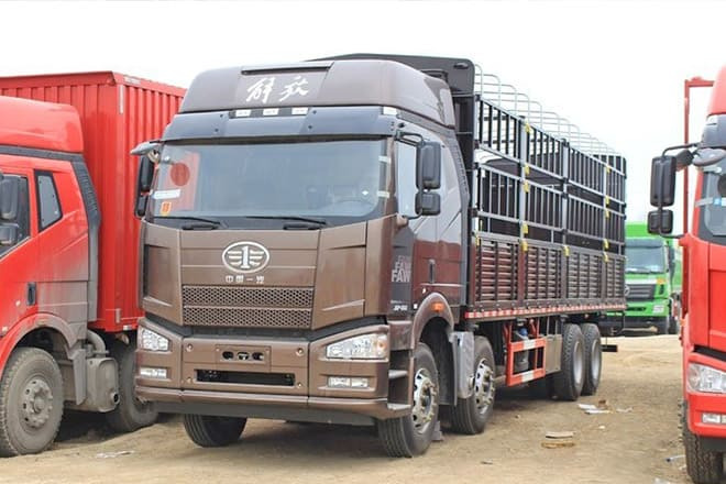 FAW FAW J6P Livestock Truck for Sale in Uganda - Camión transporte de ganado: foto 1 FAW FAW J6P Livestock Truck for Sale in Uganda - Camión transporte de ganado: foto 1