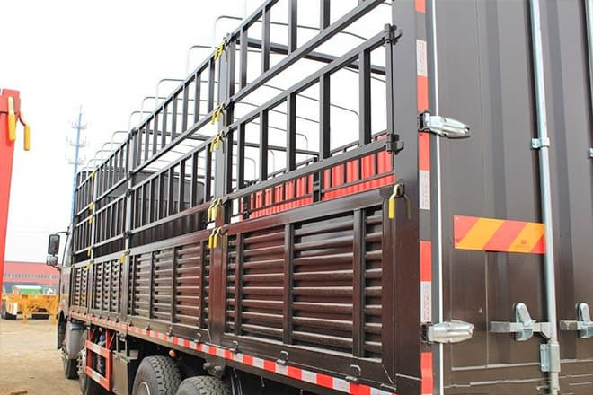 FAW FAW J6P Livestock Truck for Sale in Uganda - Camión transporte de ganado: foto 4 FAW FAW J6P Livestock Truck for Sale in Uganda - Camión transporte de ganado: foto 4