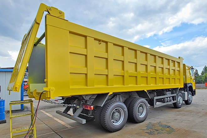 SINOTRUK Howo 430 8x4 Dump Truck Price for Sale in Senegal - Camión volquete: foto 2 SINOTRUK Howo 430 8x4 Dump Truck Price for Sale in Senegal - Camión volquete: foto 2