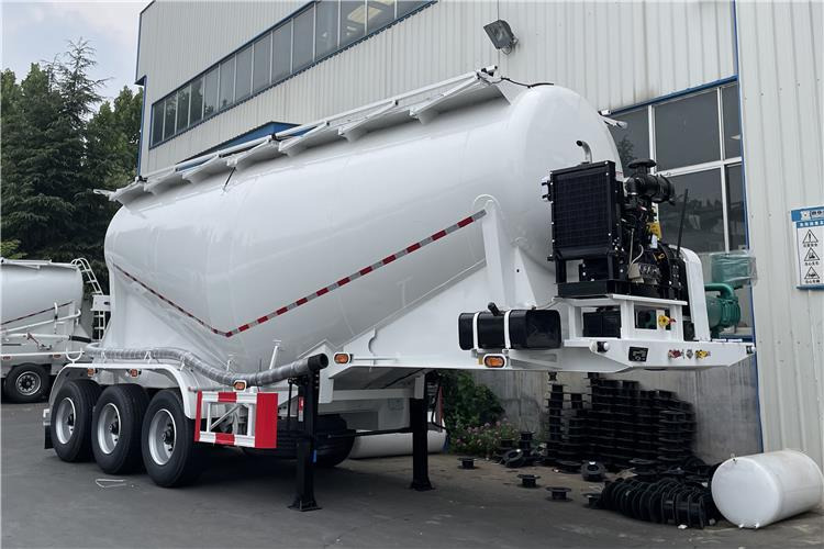 TITAN 3 Axle 30CBM Cement Tanker Trailer with Air Suspension In Saudi Arabia - Semirremolque cisterna: foto 1 TITAN 3 Axle 30CBM Cement Tanker Trailer with Air Suspension In Saudi Arabia - Semirremolque cisterna: foto 1