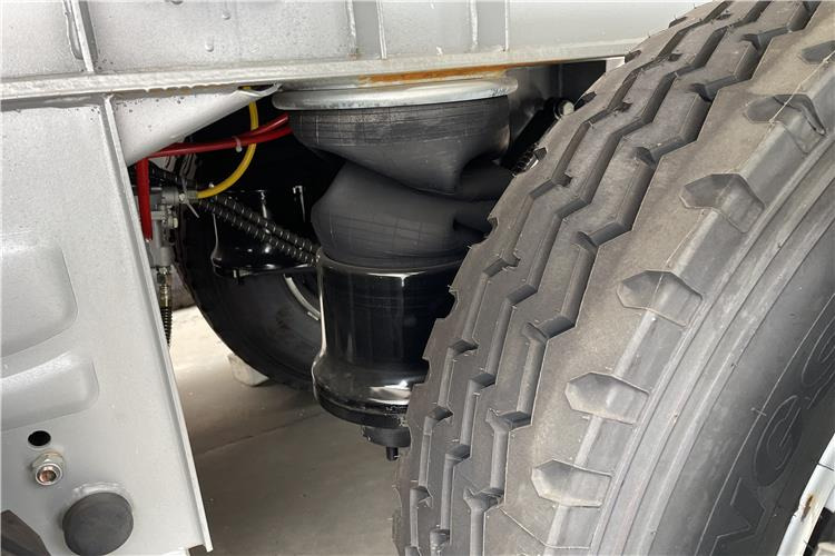 TITAN 3 Axle 45000 L Aluminum Fuel Tanker Trailer for Sale In Zimbabwe - Semirremolque cisterna: foto 5 TITAN 3 Axle 45000 L Aluminum Fuel Tanker Trailer for Sale In Zimbabwe - Semirremolque cisterna: foto 5