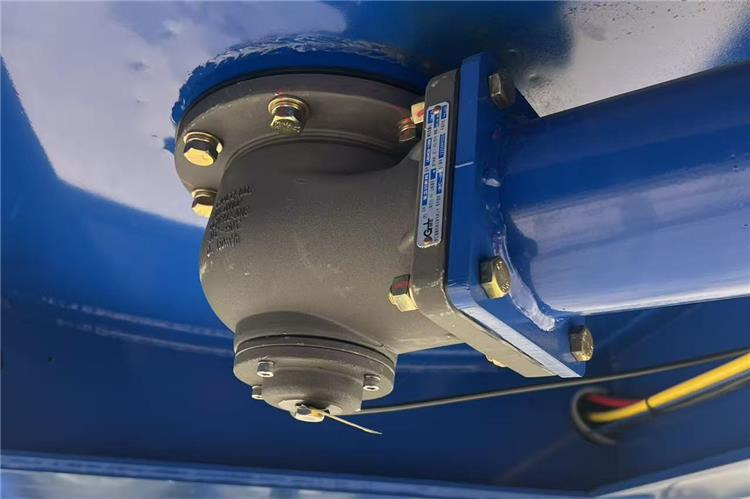 TITAN 45000 Liters Oil Tanker Trailer for Sale In Ghana - Semirremolque cisterna: foto 4 TITAN 45000 Liters Oil Tanker Trailer for Sale In Ghana - Semirremolque cisterna: foto 4