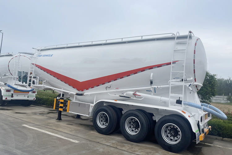 TITAN Cement Bulker Truck for Sale in Zambia - Semirremolque cisterna: foto 2 TITAN Cement Bulker Truck for Sale in Zambia - Semirremolque cisterna: foto 2